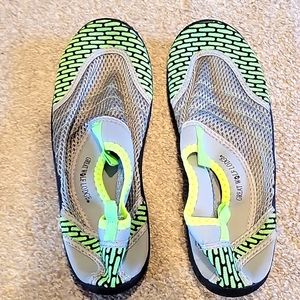 Great wolf mens swim shoes size 8 like new